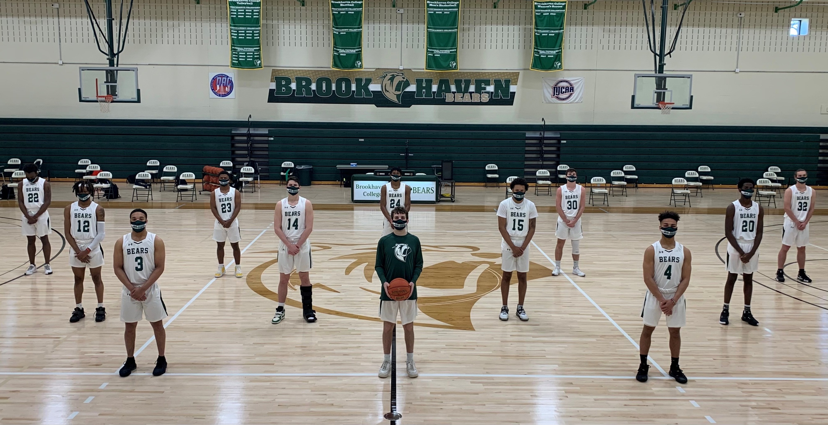 This is a picture of the 2021 Brookhaven Basketball Team. 